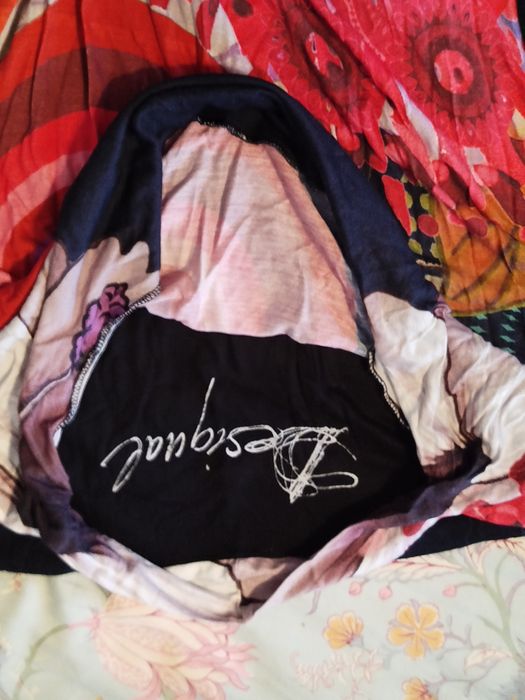 Czarna sukienka w czerwone kwiaty Ołówkowa Desigual M 38