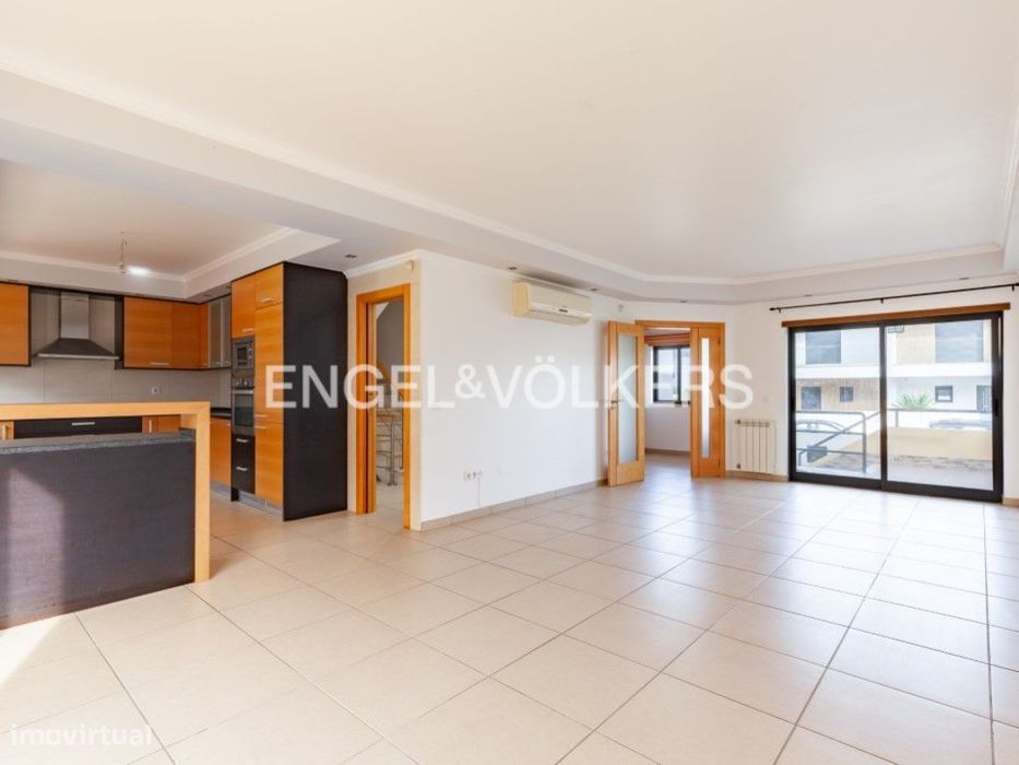 Moradia T5 com Piscina no Pinhal Novo