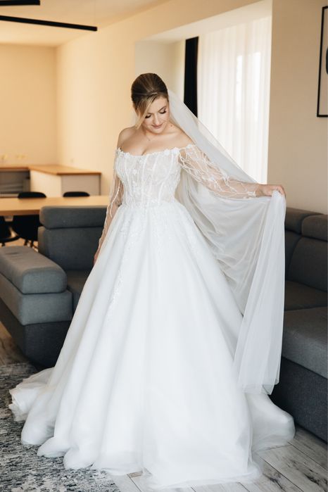 Продається весільна сукня