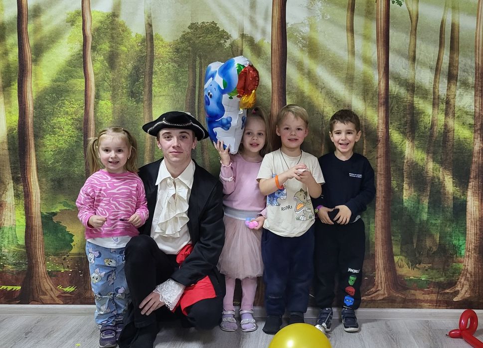 Аніматори - на виїзні дитячі  свята.