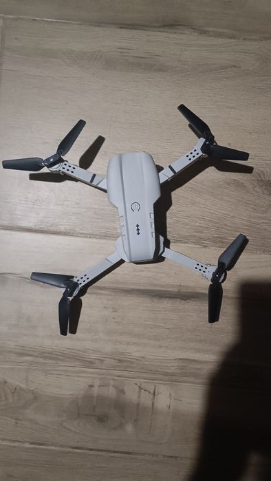 Drone com comando e caixa de transporte
