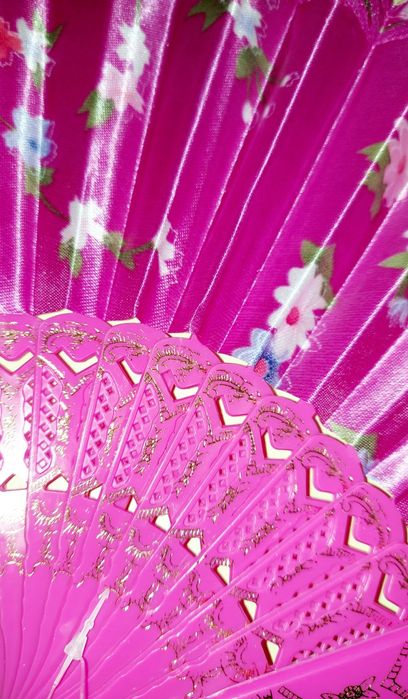 Яркий веер для вечеринки