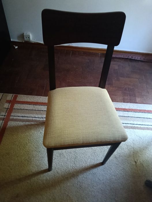 Vendo mesa de sala e 4 cadeiras
