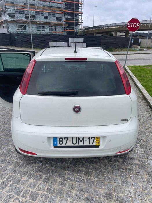 Fiat Punto Van 1.3 MultiJet (2018) – Nacional, Económico e Fiável
