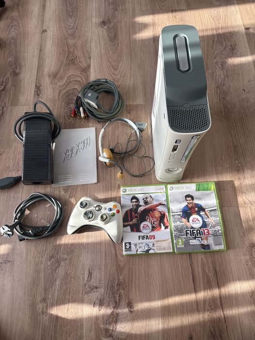 Microsoft Xbox 360 Premium 60 GB Konsola z padem 2 gry pełne okablowanie