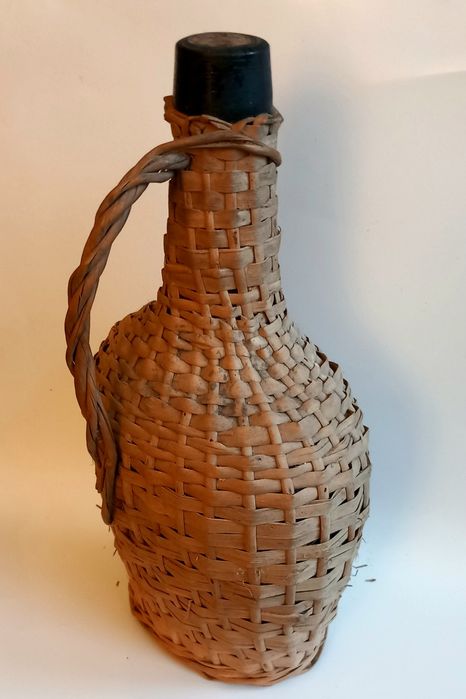 Garrafão Vime pequeno antigo