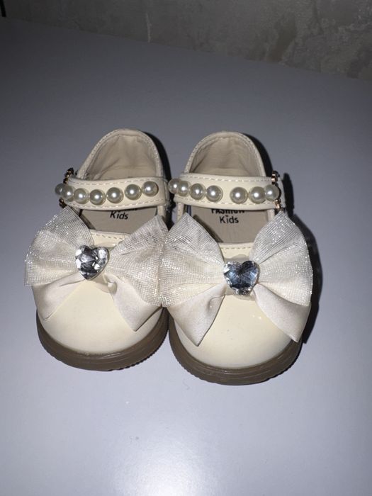 Продам святкові туфлі для маленької принцеси 17 розмір