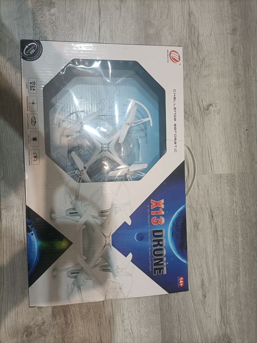 Drone X13 dentro da caixa