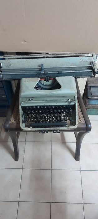 Máquina de escrever antiga