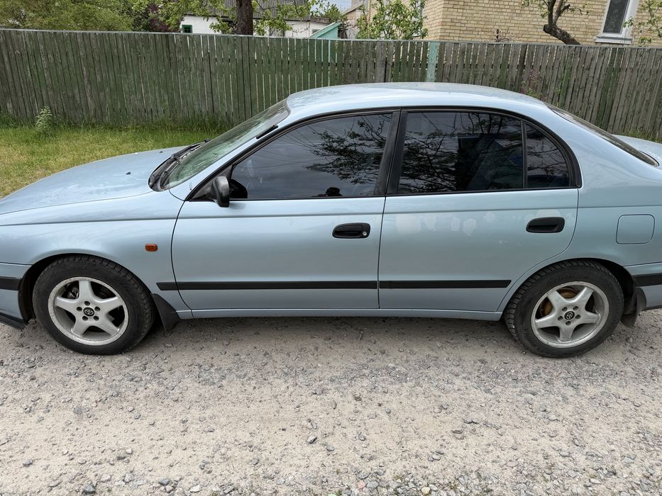 Toyota Carina E у гарному стані!