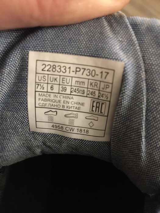 Buty Levis