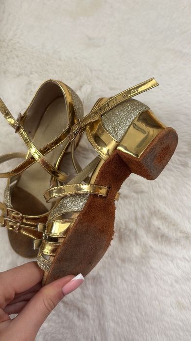 Туфлі для бальних танців