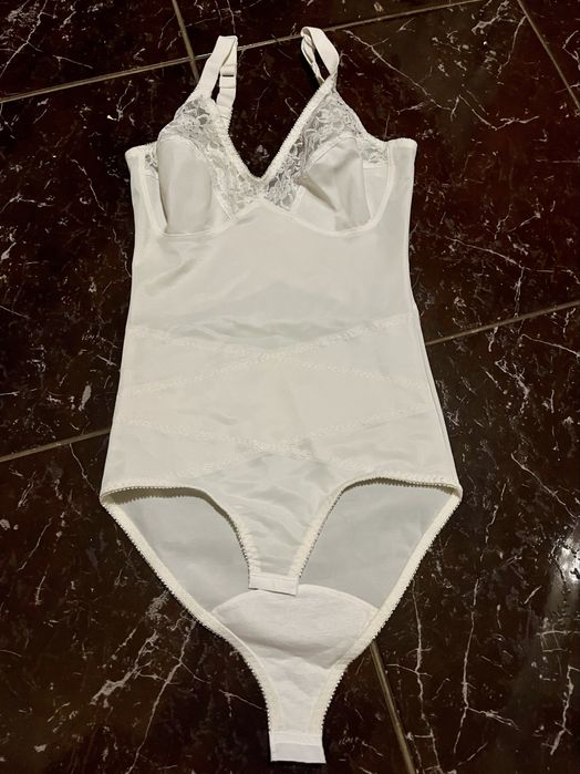 Корегуюча білизна