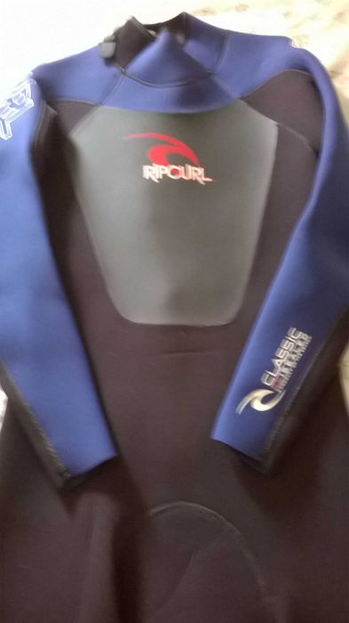 fato de neoprene para surf