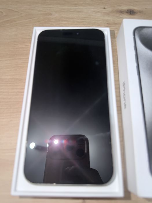Sprzedam iphone 15 pro max 256gb biały