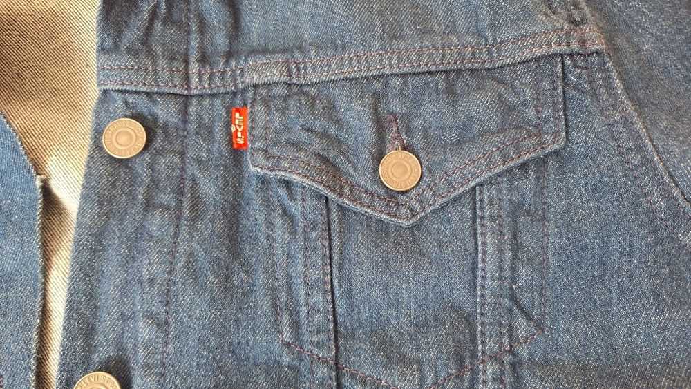 Джинсовая куртка Levi's. M. Женская.