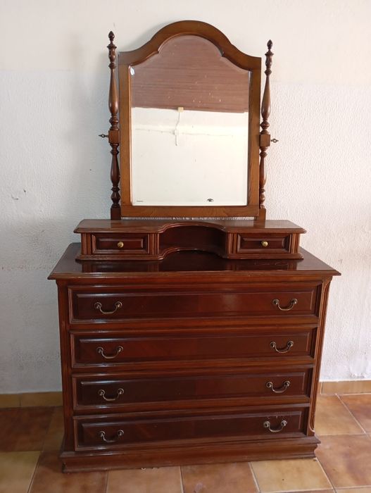 Mobilia de quarto em Nogueira