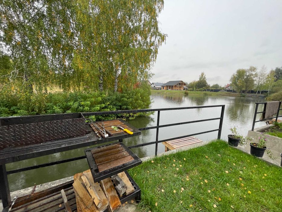 Будинок біля озера в Осокорках — комфорт, простір, гармонія з природою