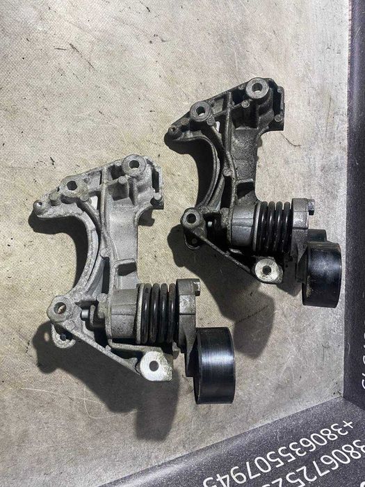 Кронштейн генератора лапа з натягувачем Nissan Juke Qashqai Renault 1.2 DIG-T TCe 117104394R