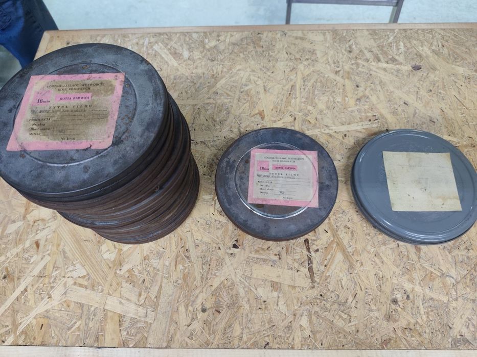 Taśmy filmowe z czasów PRL-u 16 mm o różnej tematyce.