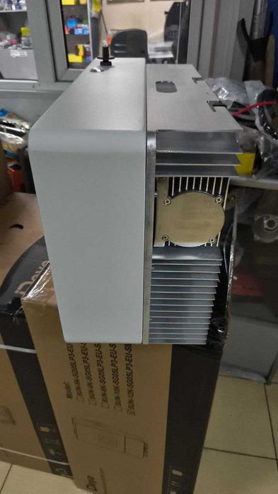 Гібридний однофазний інвертор Deye SUN-6K-SG05LP1-EU-AM2-P 48В 6 кВт