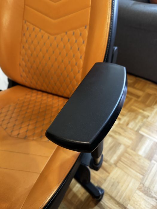 cadeira noblechairs cognac