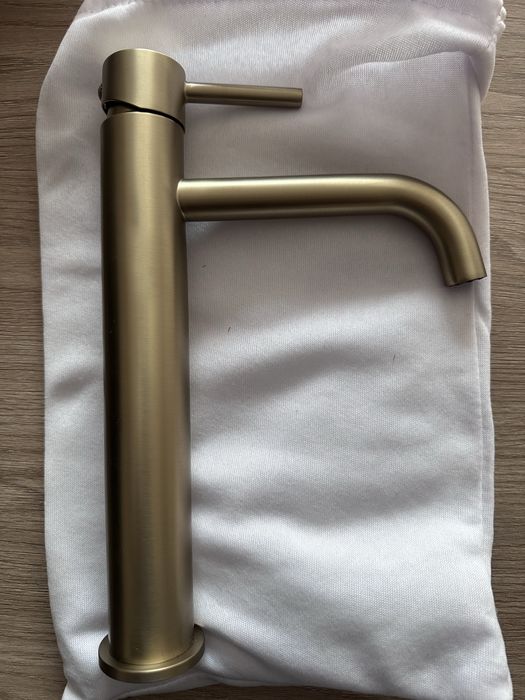 Bateria umywalkowa łazienkowa  REA LUNGO wysoka złoto szczotkowane