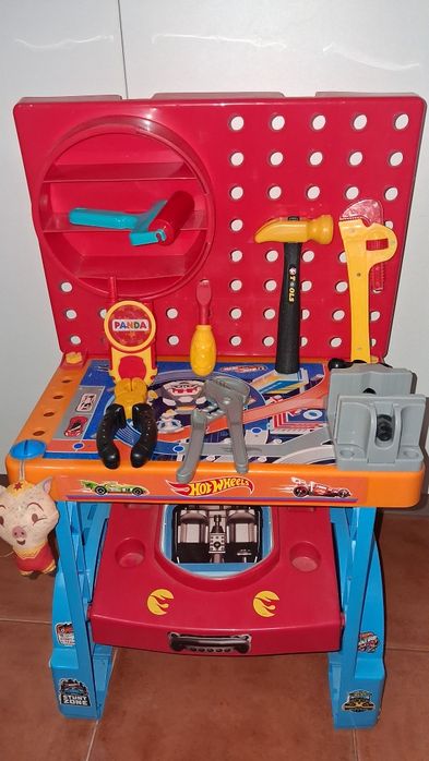 Brinquedo bancada com ferramentas