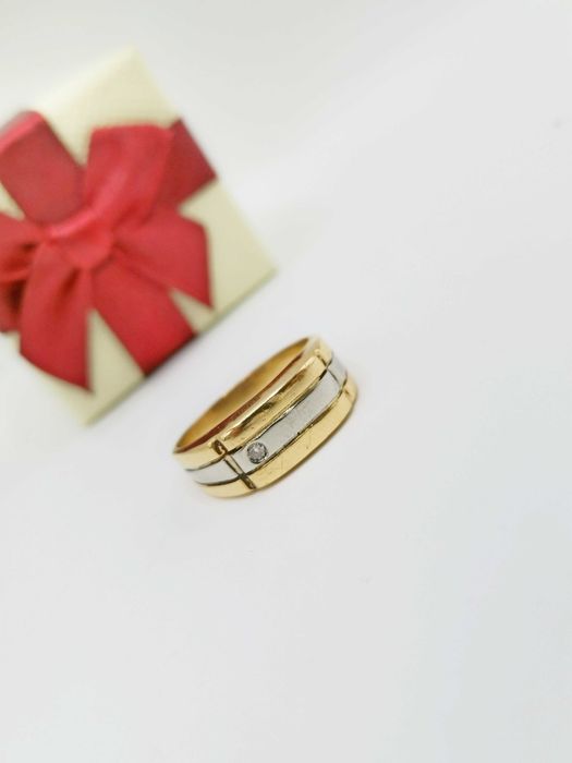 Złoty sygnet męski z brylantem.