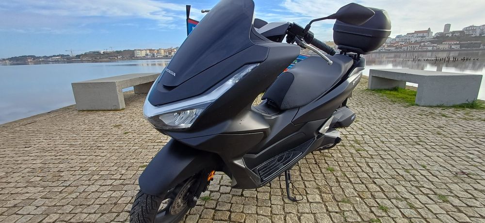 Honda PCX 125 DX + Top Case 10/2025 Corroios • OLX.pt