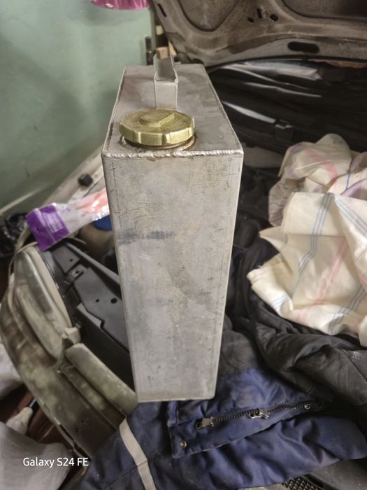 Продам алюминивую канистру 20л