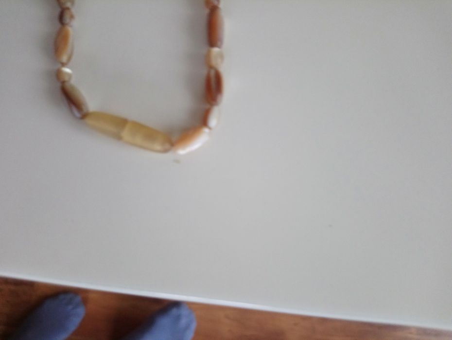 korale z ładnych beżowych oczek dł 28 cm