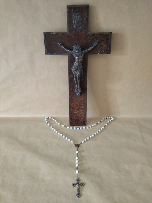 Crucifixo com 35 cm oferta de terço