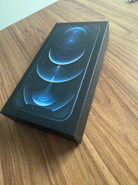 Oryginalne pudełka od iPhone 12 Pro oraz iPhone 11