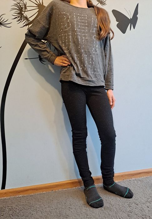 Spodnie czarne r. 134 srebrna nitka