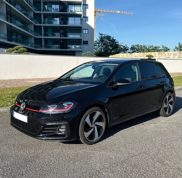 Volkswagen Golf 7,5        1.6 TDi 115cv (Look GTi)