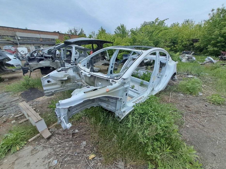 Tesla Model 3 Тесла модел 3 четверть передняя задняя с разборки