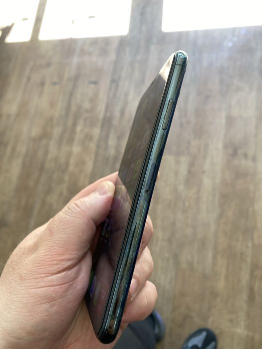 iPhone 11 Pro Max в очень хорошем состоянии