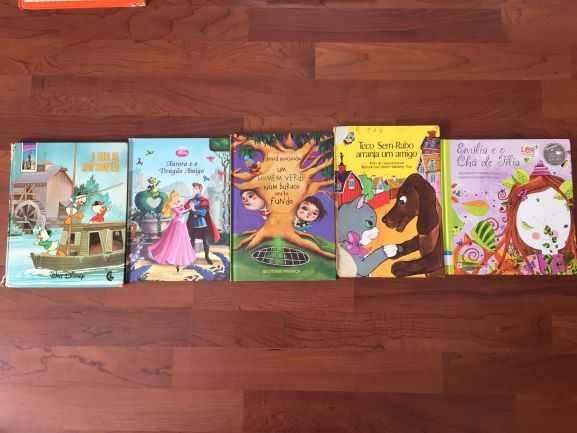 Livros infantis variados (12)