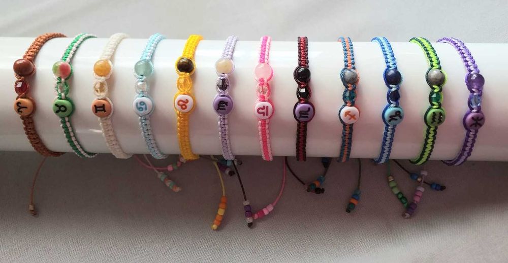 Pulseira em Macramê Zodíaco Escorpião com Cristal e Pedra Natural