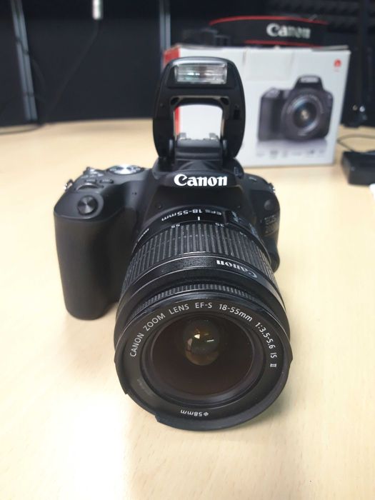 Canon EOS 200D + lente zoom 18-55mm + 3 baterias + caixa original