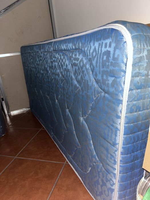 Mobila de quarto criança adolescente com estantes cama e colchão