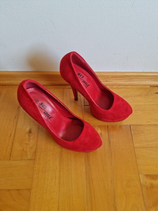 Czerwone buty na obcasie rozmiar 36