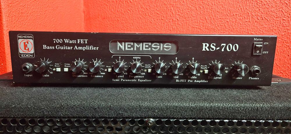 Amplificador de Baixo Eden Nemesis RS-700 + 2 Colunas