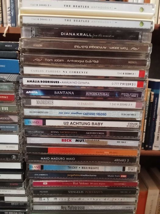Lote de CD (Portishead, Caetano, Cohen, R.E.M., Santana)