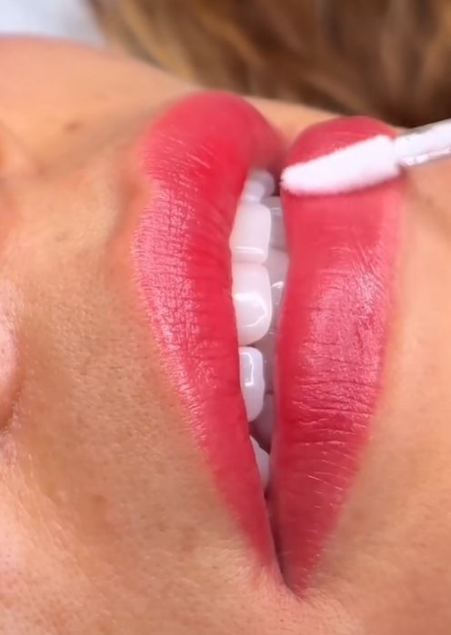 Перманентный макияж Перманентний макіяж татуаж брови губи стрілки міжв