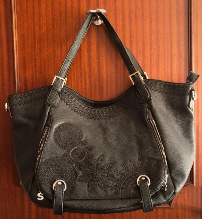 Mala da marca Desigual