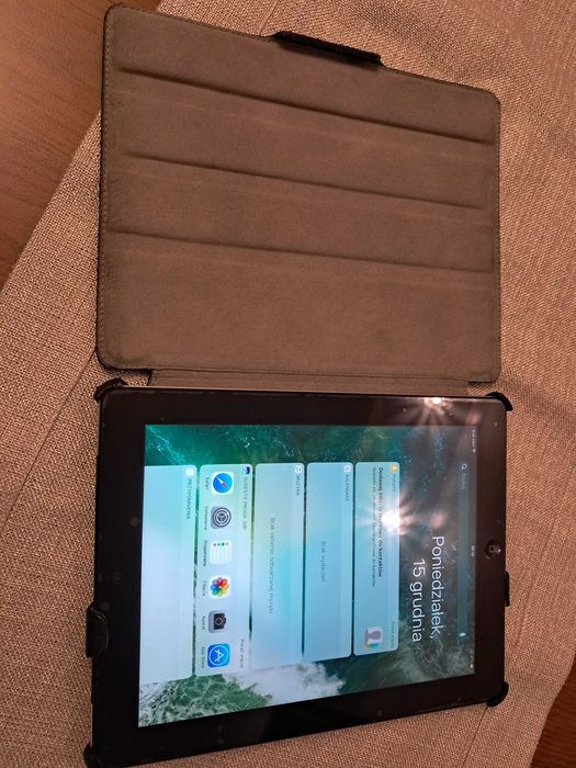 iPad 4 generacji. Niedrogi prezent dla dziadków. Super stan.