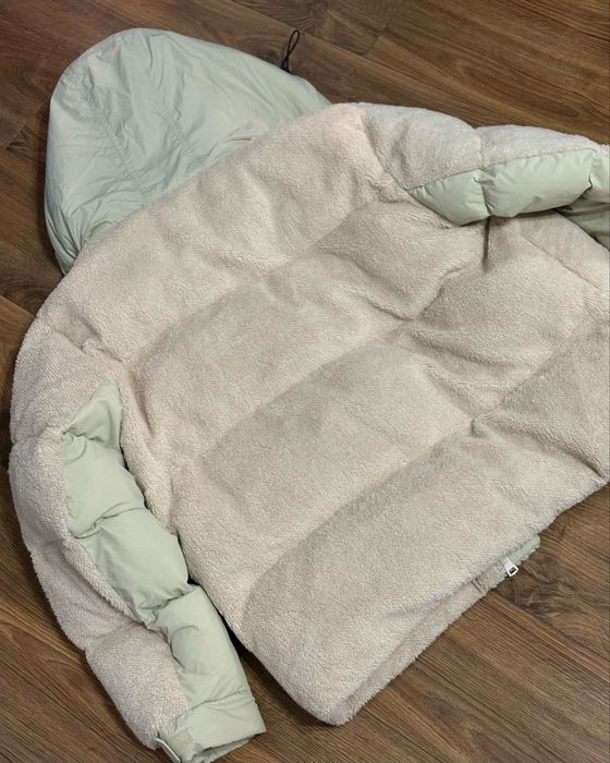 Світла жіноча курточка розмір М-L