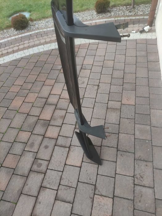 Duży spojler na tył bagażnika